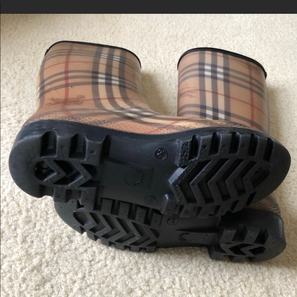 Burberry rain boots - Picture 3 of 6